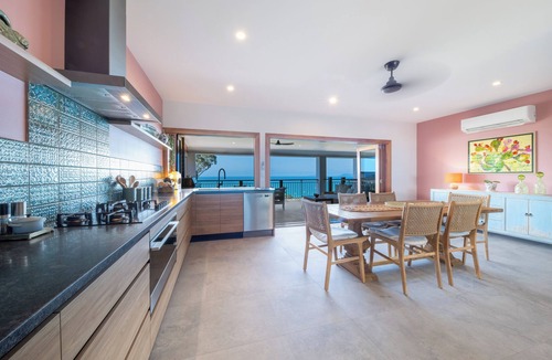 Airlie Beach House | New 3 bed 3.5 bath home in Airlie Beach with breath taking Whitsunday Views