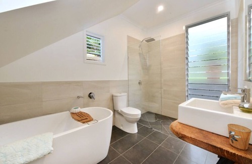 Stratford House | New! 5 bedrooms! 2.5 bad! Clean and modern