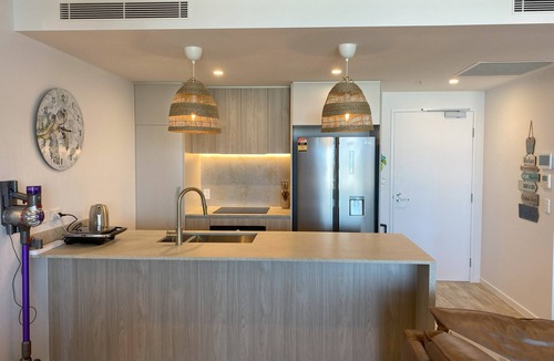 Sunshine Coast Apartment | NEW BEACH Luxury 3B 2B unit - Ocean Views! 250m to Buddina Beach!