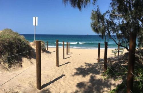 Buddina Apartment | NEW BEACH Luxury 3B 2B unit - Ocean Views - 250m 2 BUDDINA BEACH!