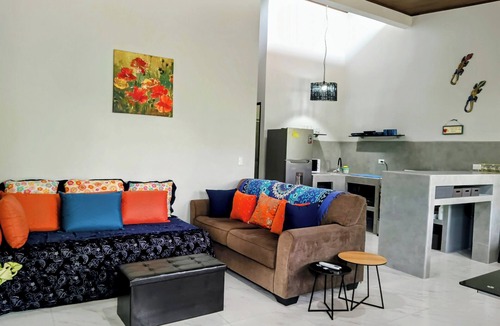 Hatillo House | New Duplex Sleeps 6-5 Mins to Dominical Beach-30 Mins to Marino Ballena N. Park