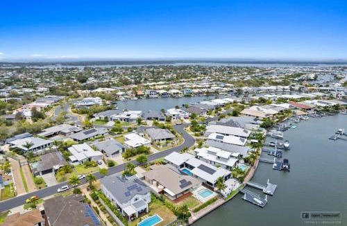 Banksia Beach House | NEW HAVEN - Garden View Balcony