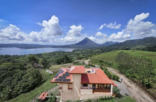 El Castillo House | *New Home* Super Volcano & Lake View - El Cielo - Tropical Mountain Retreat!