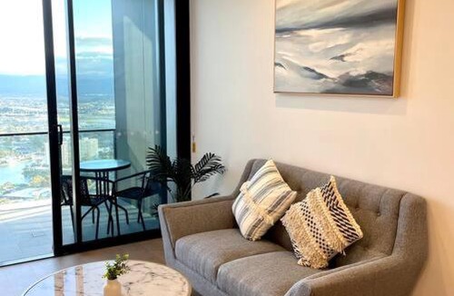 Broadbeach Apartment | NEW impressive 180° river view 1 bed apt with pool 47F