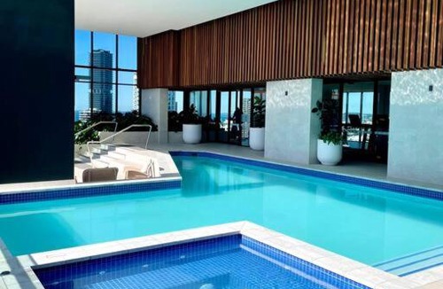 Broadbeach Apartment | NEW impressive 180° river view 1 bed apt with pool 47F