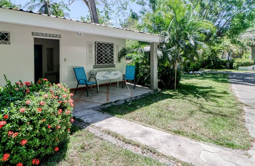 Puntarenas Villa | New listing! Relaxing Villa w/ shared pool & great location, access to the beach