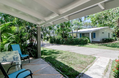 Puntarenas Villa | New listing! Relaxing Villa w/ shared pool & great location, access to the beach