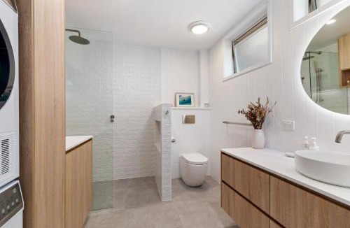 Alexandra Headland Apartment | Newly renovated beach front unit. Views to die for!