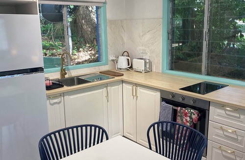 Yorkeys Knob Apartment | newly renovated studio near the beach in a small complex , great location