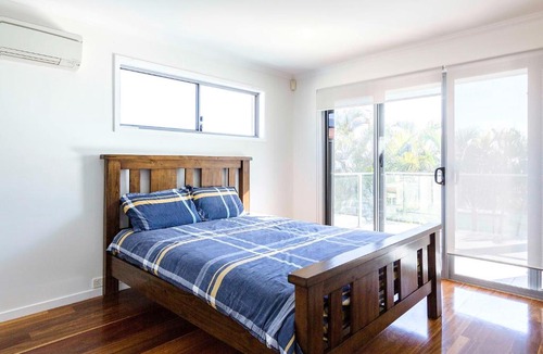 Newport House | NewPort Dream Quiet Island - No Party Maximum 9-10 People