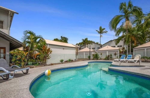 Noosaville House | Noosa Entrance Waterfront Resort