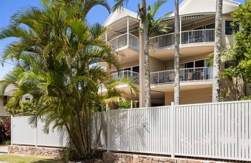 Noosaville Apartment | Noosa River/Munna Point are within metres of this 3 BR apartment with views.