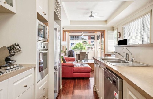Southport Apartment | Norman St Townhouse - Central Broadwater Parklands