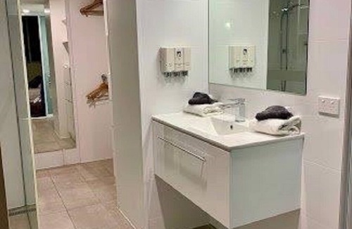 Miami Apartment | North Burleigh Family Resort opposite the Burleigh Esplanade and patrolled beach
