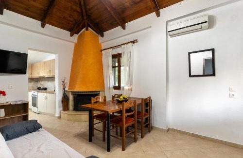 Karpenisi Apartment | Notio Holiday Home in Laganas