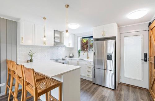 Torquay Apartment | Oaklight on Truro - Steps to Torquay Beach and Dining