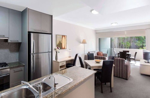 Bowen Hills Apartment | Oaks Brisbane Mews Suites