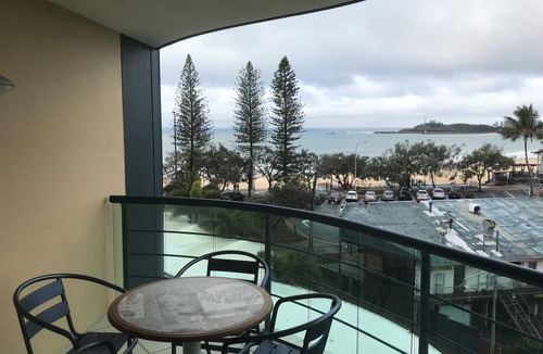 Sunshine Coast Apartment | Ocean Facing Mooloolaba Apartment Landmark Resort