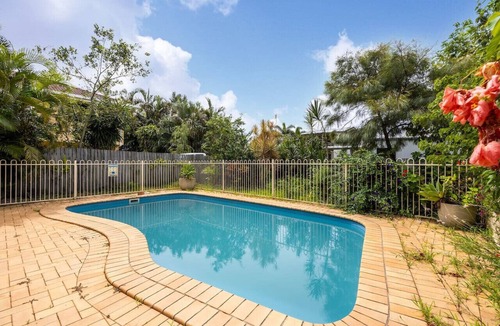 Clontarf House | Ocean View From Balcony 5BR Home w/Pool @Redcliffe