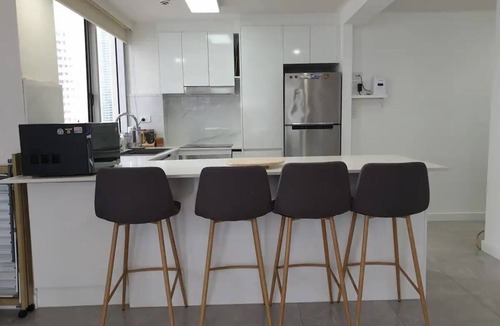 Gold Coast House | Ocean view unit, close to Surfers Paradise beach