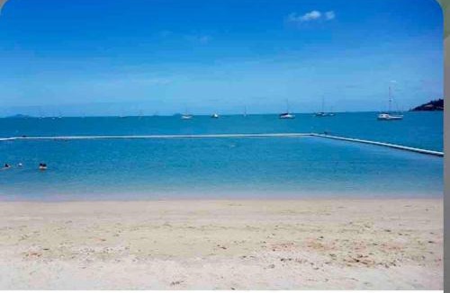 Airlie Beach Apartment | Ocean Views 1Br with Full Kitchen No Steep Hills