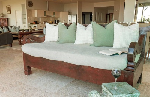 Verrierdale House | Ocean views. Close to Coolum Beach. Pet friendly. Firepit. Sleeps 11.