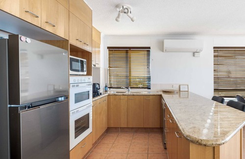 Moffat Beach Apartment | Oceanfront Views at Moffat Beach + Rooftop Terrace