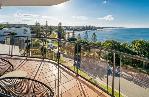 Moffat Beach Apartment | Oceanfront Views at Moffat Beach + Rooftop Terrace