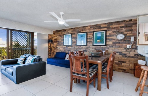 Kings Beach Apartment | Oceanic Unit 4 Kings Beach QLD