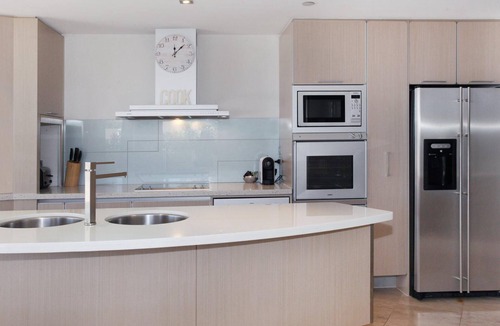Mooloolaba Apartment | Oceans 201 by G1 Holidays - Three Bedroom Unit on Mooloolaba Esplanade
