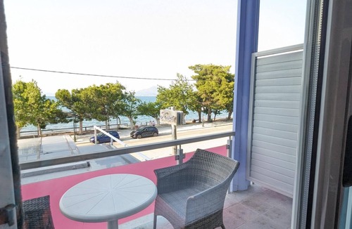 Kamena Vourla Apartment | Okeania Seafront Rooms in Kamena Vourla