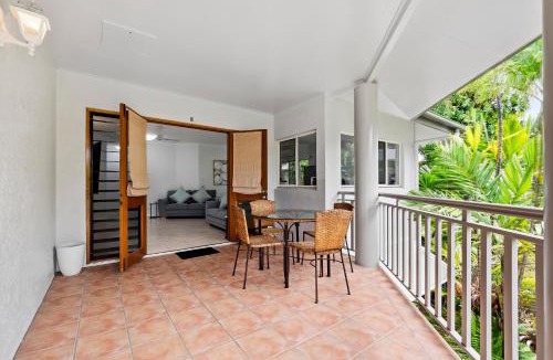Palm Cove Apartment | Oliva St 2 Bedroom Palm Cove Apartment