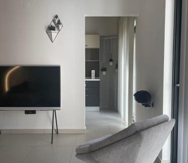 Anatoli Apartment | OMNI HOUSE White