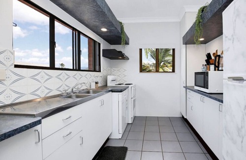 Cairns North Apartment | On the Esplanade with View 7