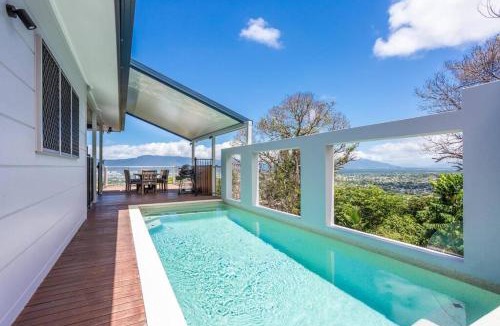 Mooroobool House | On the very top of Cairns - Luxurious Entertainer