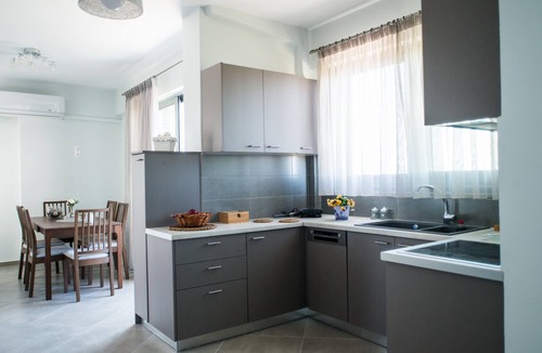Xylokastro-Evrostina House | Onar Zin Seabliss - Penelope Poolside Getaway