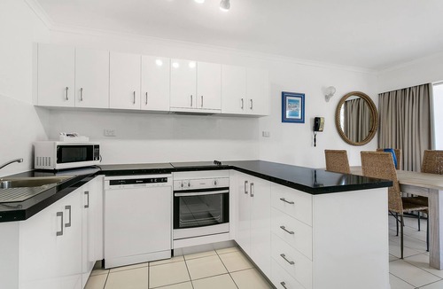 Clifton Beach Apartment | One-Bedroom Beachfront Apartment - Top Floor