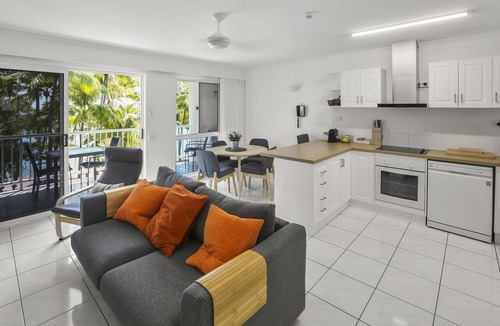 Clifton Beach Apartment | One-Bedroom Beachfront Apartment - Top Floor