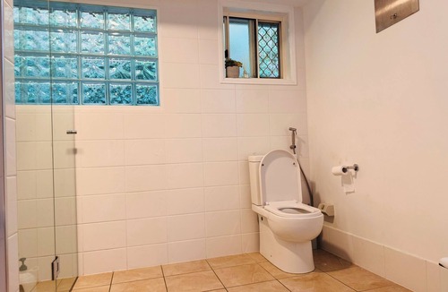 Tanah Merah House | one bedroom in an acreage property in proximity 2all amenities/shopping center!