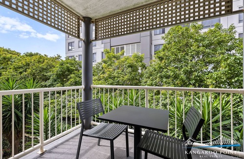 New Farm Apartment | One Bedroom in the Heart of Kangaroo Point with Pool & Parking