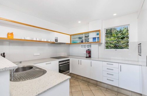 Point Lookout House | One of three townhouses overlooking Deadmans Beach and walking distance.