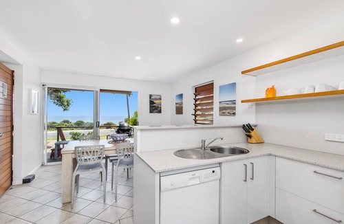 Point Lookout House | One of three townhouses overlooking Deadmans Beach and walking distance.