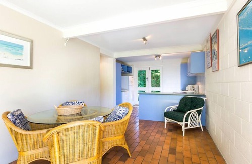 Point Lookout House | Only minutes walk to Cylinder and Deadmans Beaches - 1 Pet Allowed.