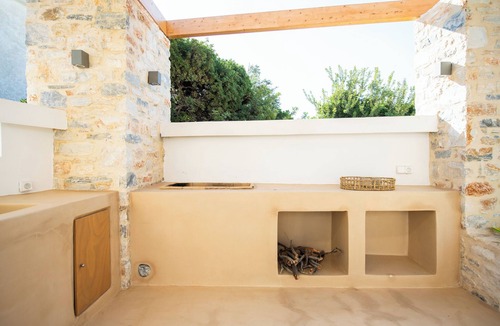 Drios Apartment | Openspace Garden Apartment with BBQ By Triotissa Local Living B2