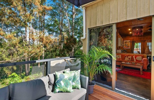 Tinbeerwah Resort | Orchid villa is decorated in Asian inspired décor with timber throughout