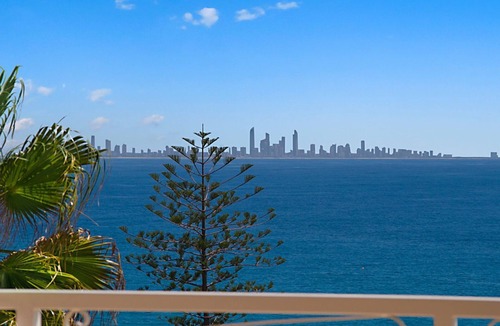 Coolangatta Apartment | Orion Unit 7 Modern apartment with Wi-Fi included, overlooking Snapper Rocks and Rainbow Bay