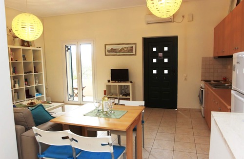 Lakka Apartment | Orkos Studio with Pool close to Lakka