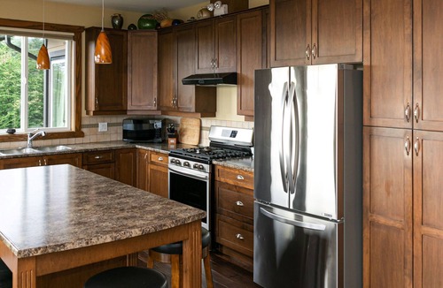 Juan de Fuca Electoral Area House | Pacific View | Spacious Ocean Suite · Stunning West Coast · Ocean Views