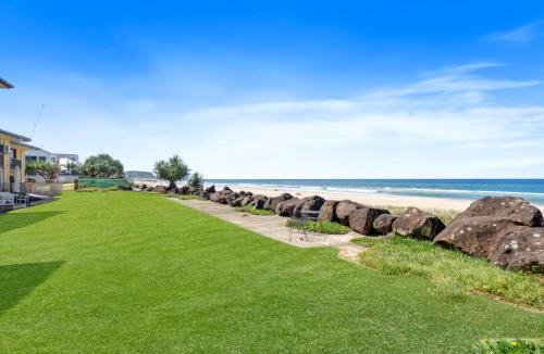 Palm Beach Apartment | Palm Breeze - Hosted by Burleigh Letting