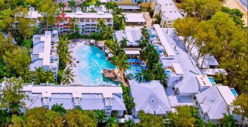 Palm Cove Apartment | Palm Cove Beach Club Penthouse